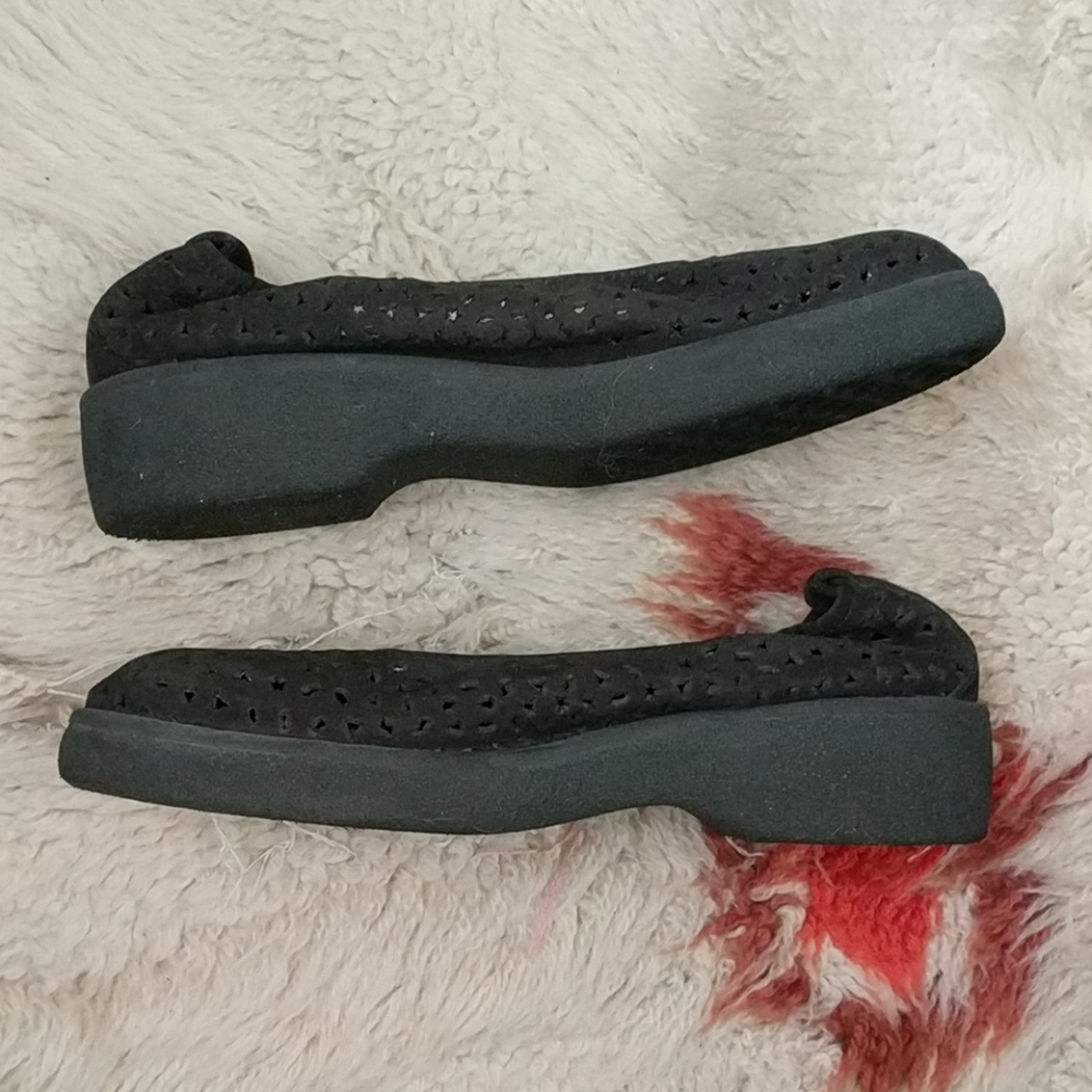 Aerosoles Black Suede Size 6 1/2 Shoes Slip ons - Picture 2 of 6